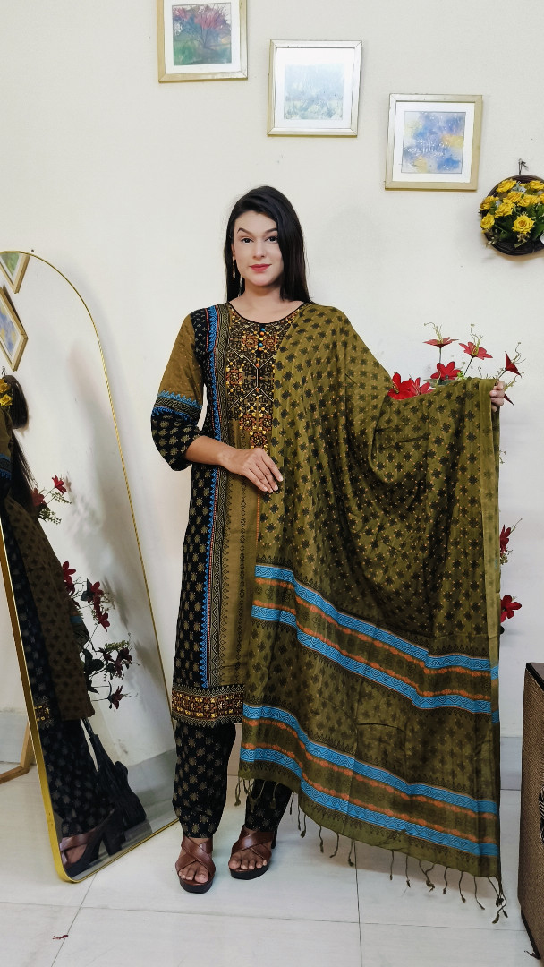 স্ল্যাব কটন থ্রি পিস, প্রিমিয়াম থ্রি পিস, টেবিল প্রিন্ট থ্রি পিস, কম্পিউটার এমব্রয়ডারি, মেয়েদের থ্রি পিস, থ্রি পিস কালেকশন, কটন থ্রি পিস, ladies three piece, premium three piece, slab cotton three piece, table print three piece, computer embroidery three piece, ladies fashion, MBR BD